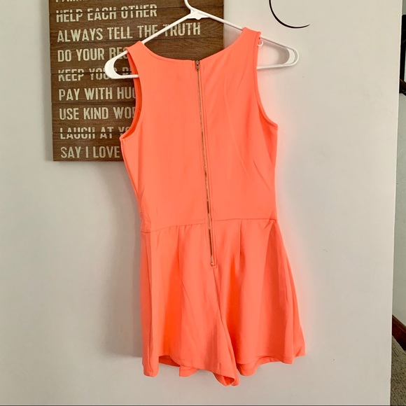 Coral romper - Picture 2 of 3